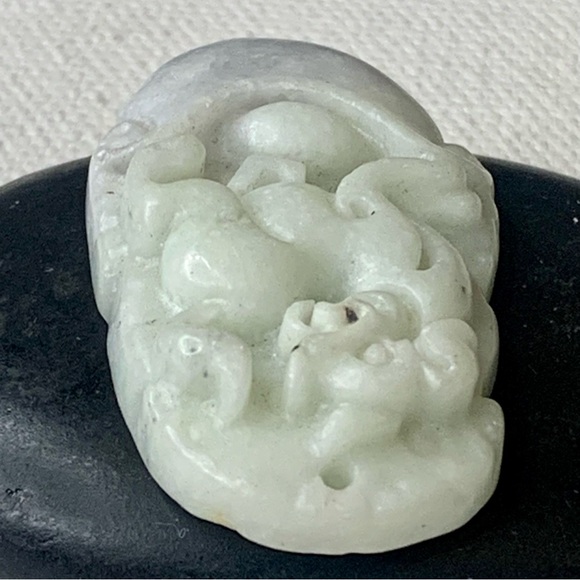 Chinese Zodiac Jade Dog Pendant Mythical Beast Amulet Auspicious Lucky Animal - Picture 5 of 9
